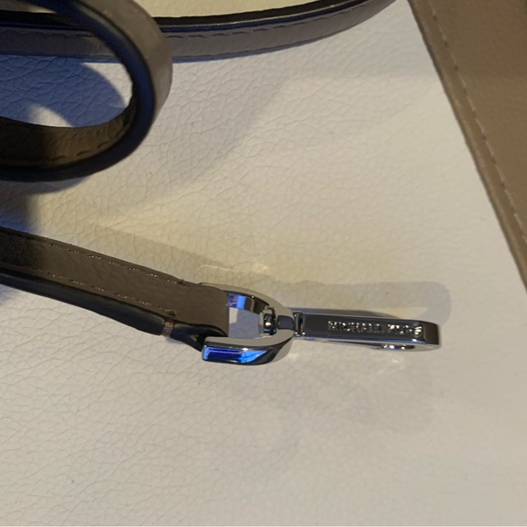 Michael Kors Tote Bag - Picture 13 of 16